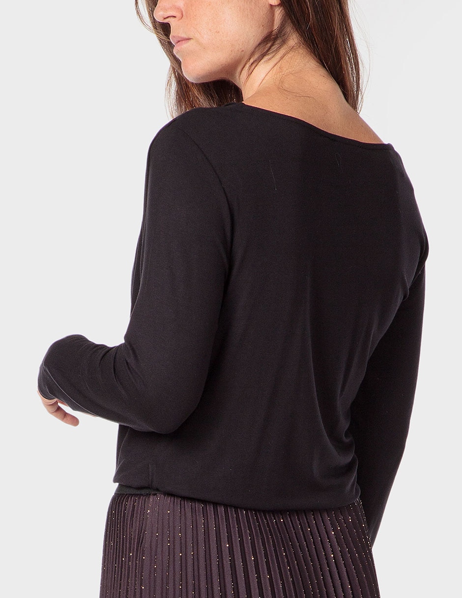 Playera manga larga Punt Roma cuello asimétrico para mujer